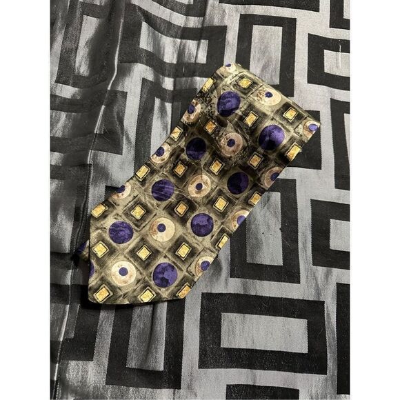 Irvine Park Olive/Blue/Creame Square & Circles detailing neck Tie‬ 100% Silk Gre - Picture 7 of 8